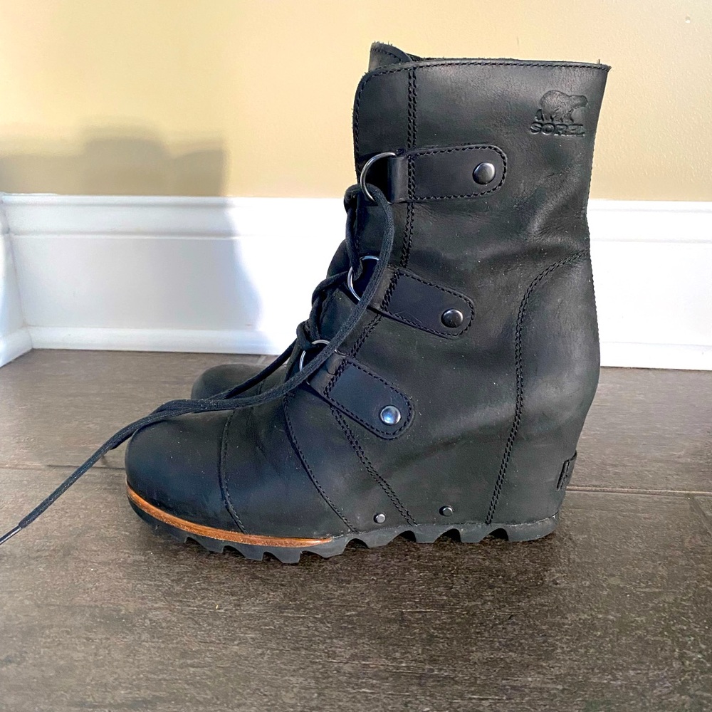 Sorel Joan of Ark bootie size 7.5 EUC condition
